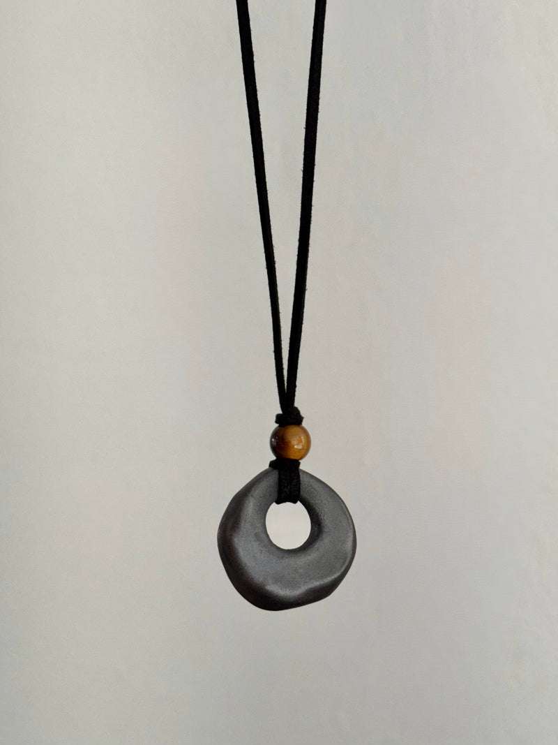 río necklace (carbón) - conloque 𖦹 liberàrte